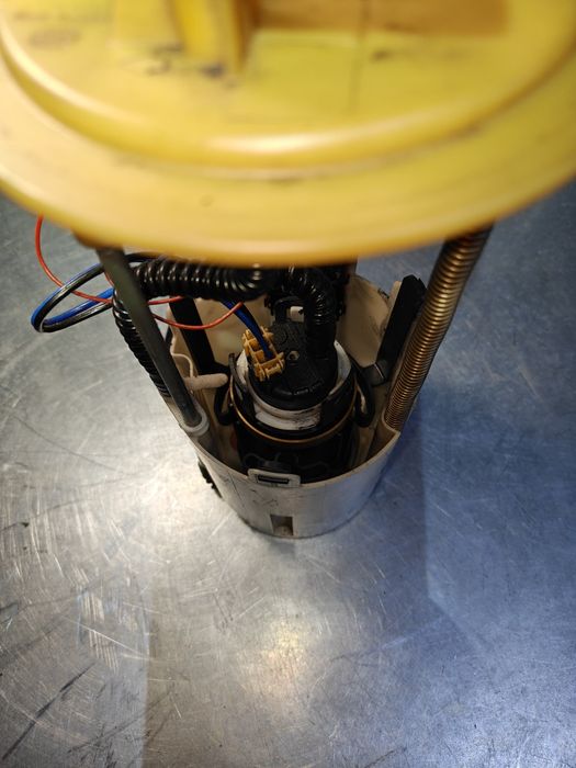 Підкачуючий насос з датчиком рівня палива