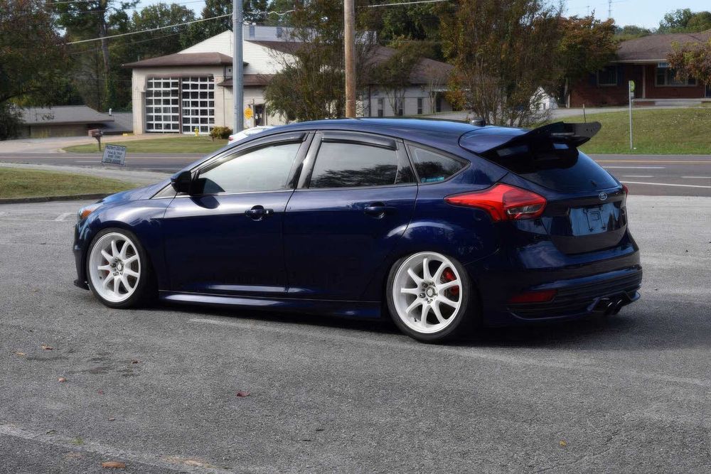 Ford Focus ST      2016