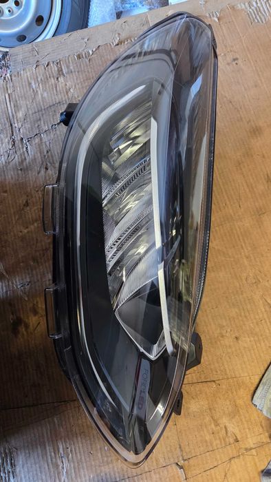 Lampa prawy przód Ford Fiesta MK8 full led Lift