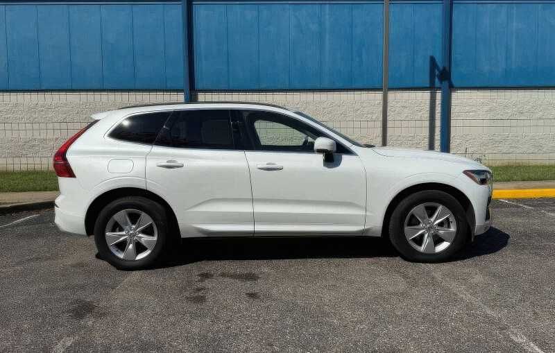 2022 Volvo XC60 B5 Momentum