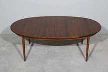 Mesa Oval Extensível Niels O. Moller em pau santo | Danish Design