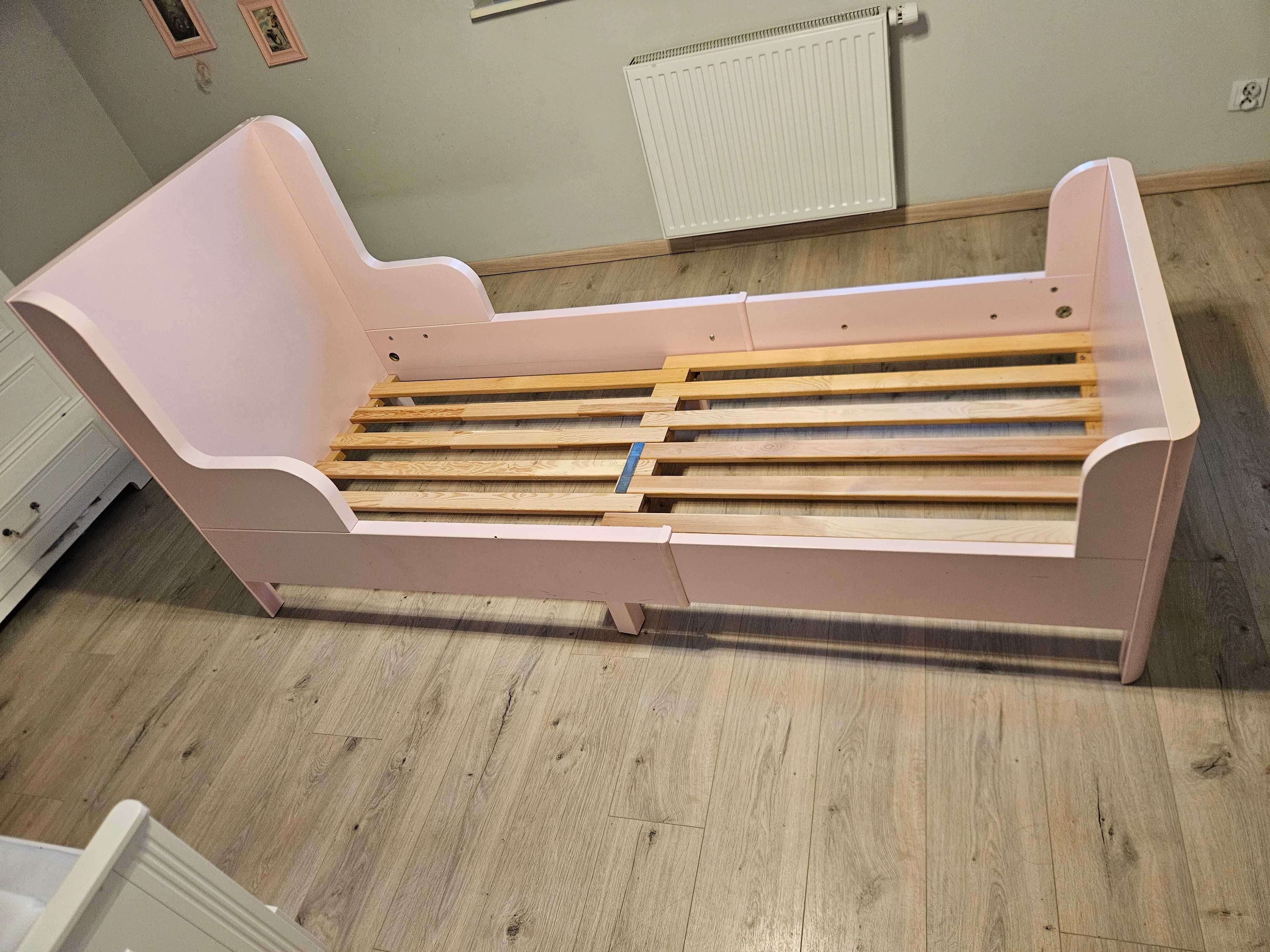 Łóżko regulowane IKEA dla dziewczyn.