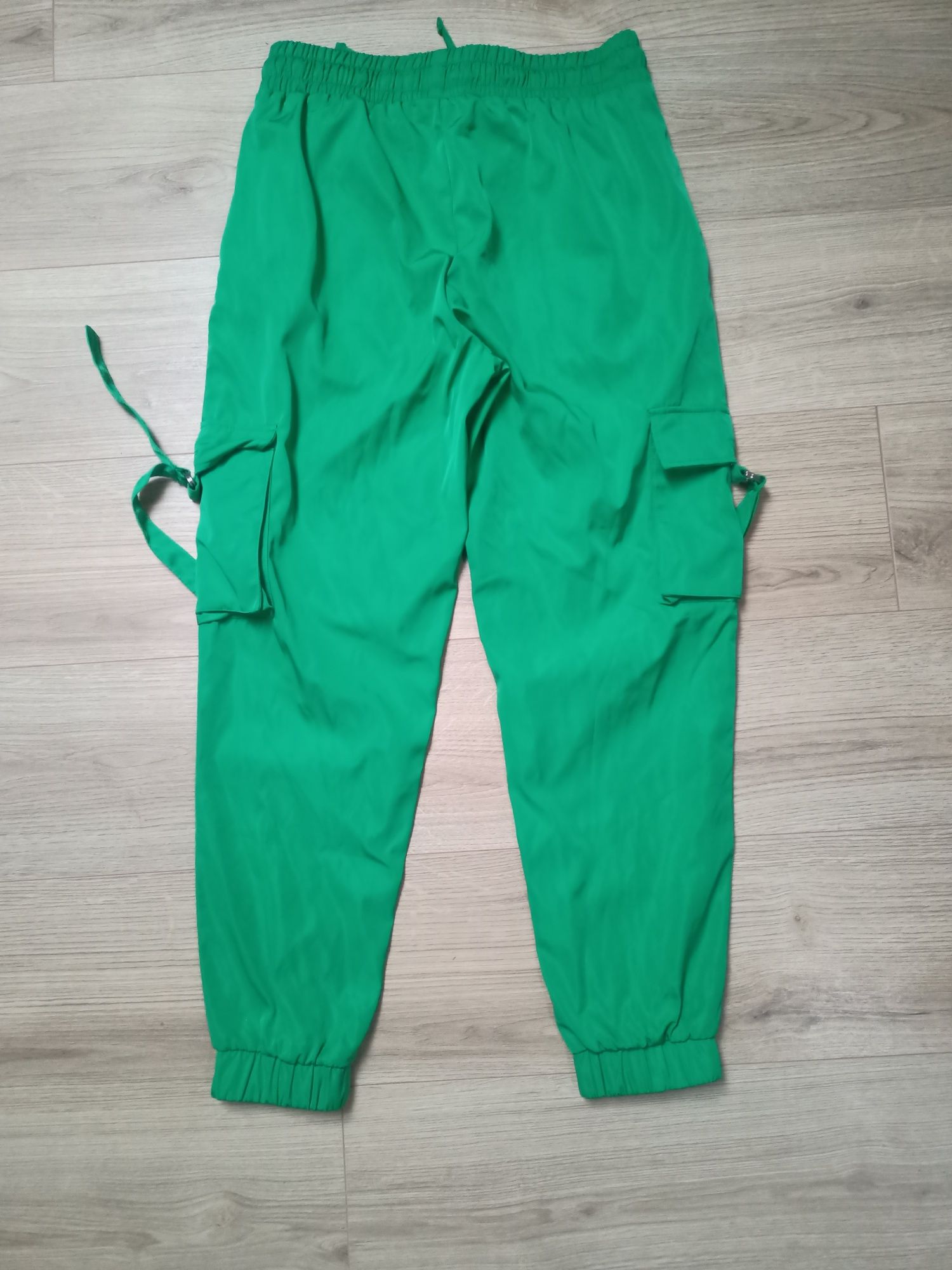 Joggery damskie zielone