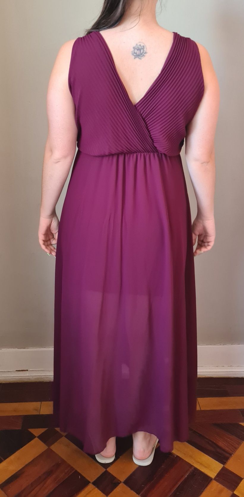 Vestido comprido bordô