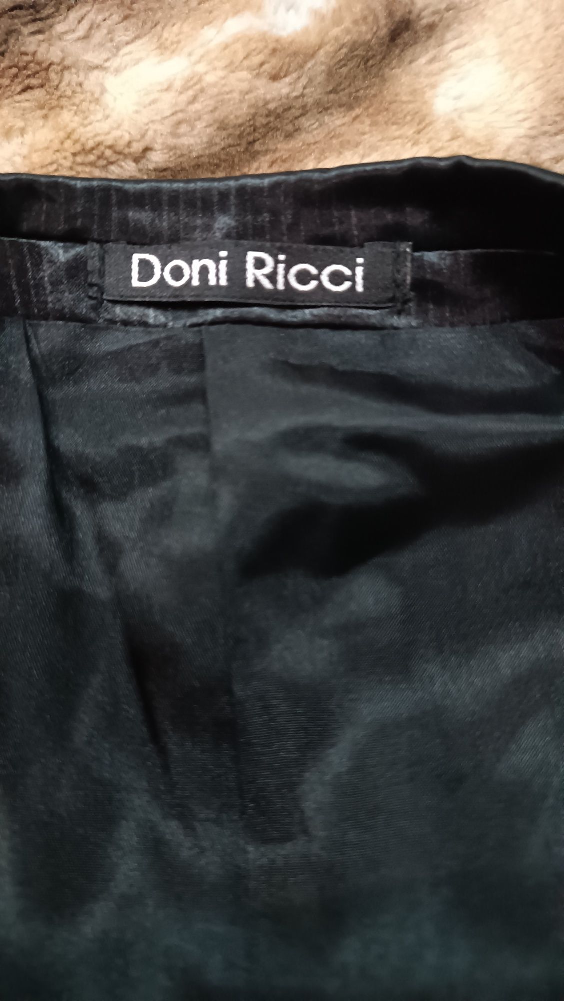 Продам классический мужской костюм Doni Ricci