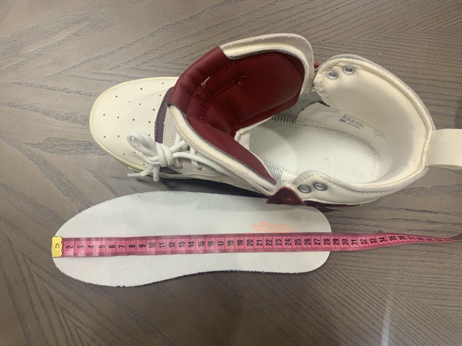 кросівки Adidas Rivalry RM у кольорі "Cream".