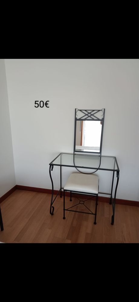 Camas , comodas e roupeiro