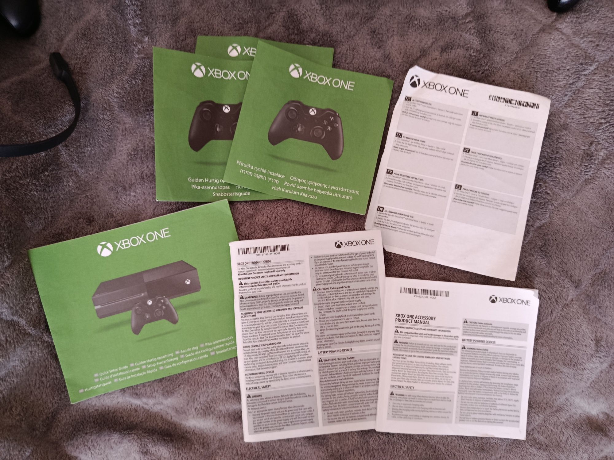 XBOX One 1 tb / 2 pady / słuchawki / FIFIA 18 / FIFA 16