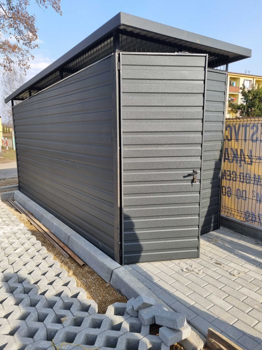Wiata śmietnikowa z całej blachy 2x2