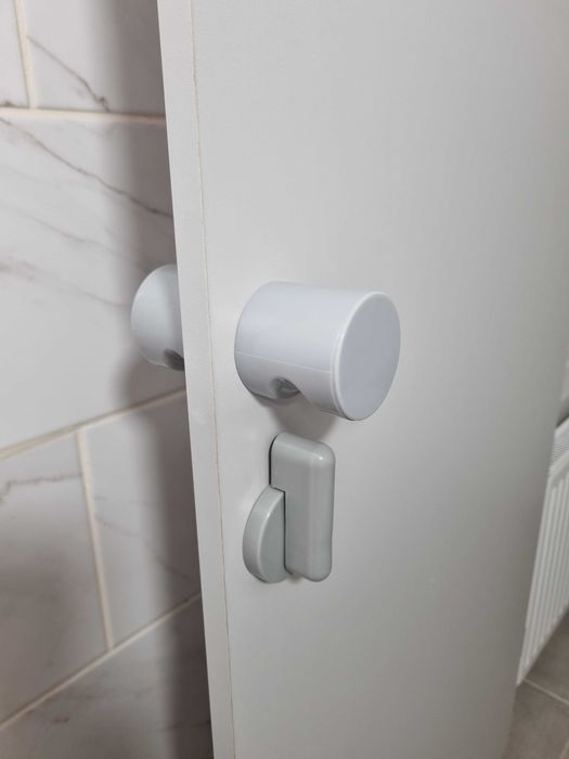 Торгівельні меблі ,для навчальних закл. сантехн. кабінки на замовлення