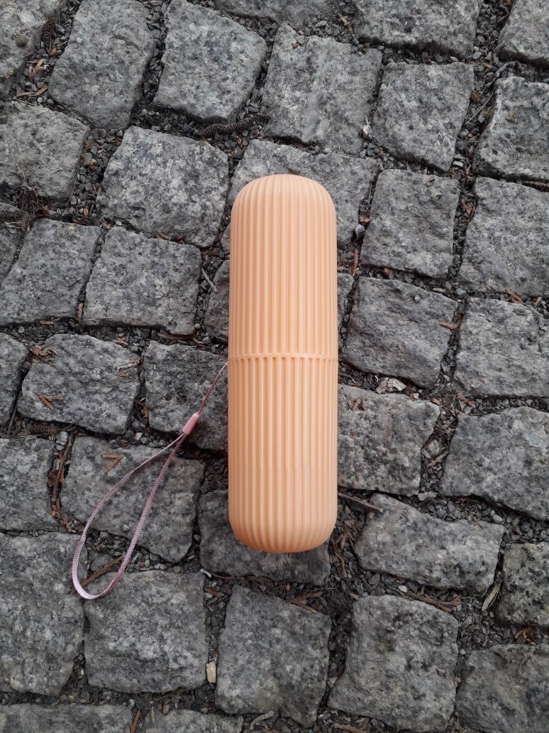 Pojemnik na pastę i szczoteczkę do zębów