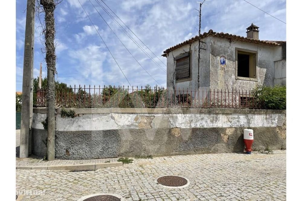 Moradia para Remodelar no Concelho de Figueira de Castelo Rodrigo  | P