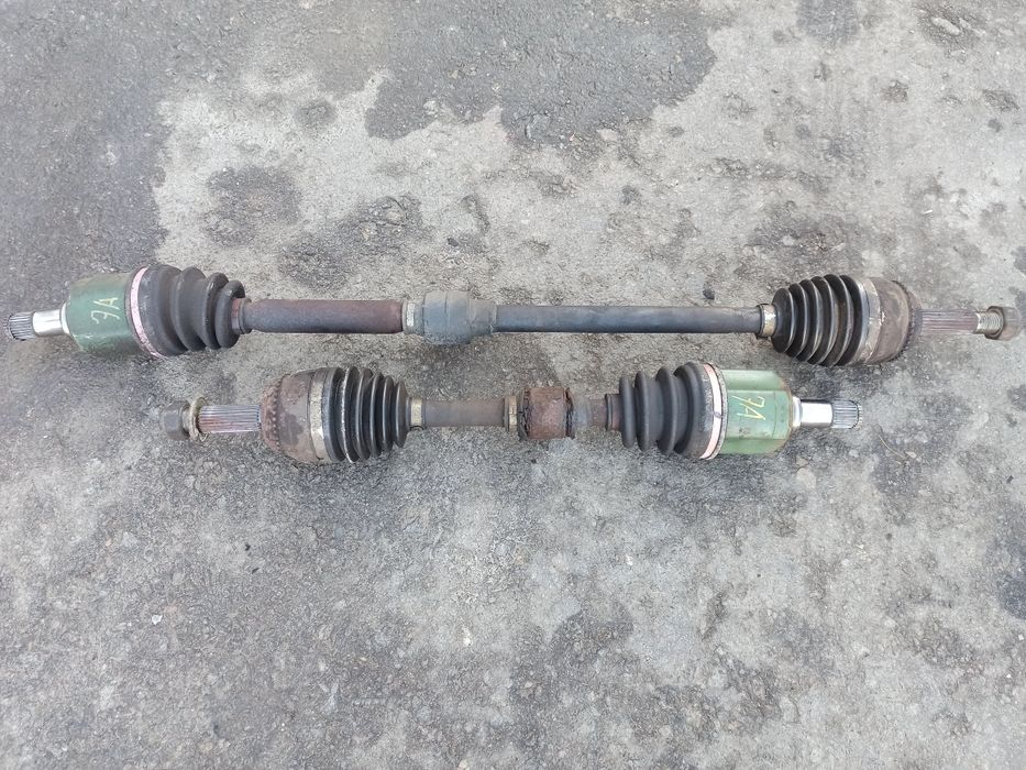 Полуось ліва мітсубіші ланцер 9 Mitsubishi lancer 1.6 бензин