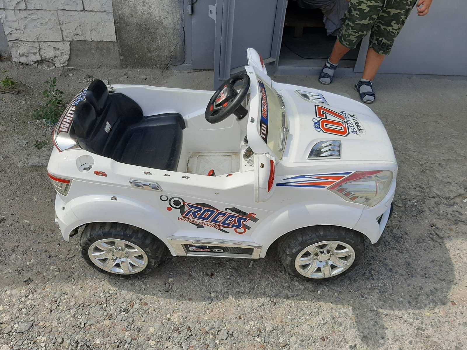 Машинка дитяча на акамуляторі
