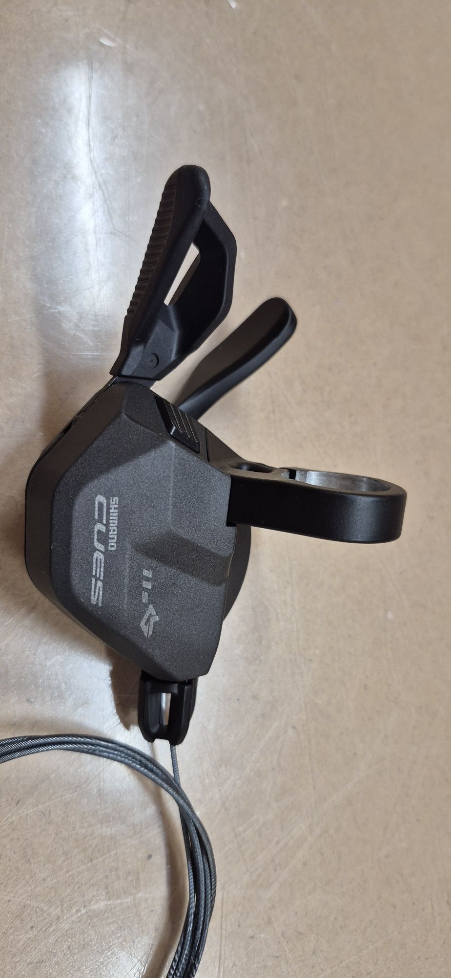 Nr1.  Manetka Shimano Cues SL-U8000. 11s