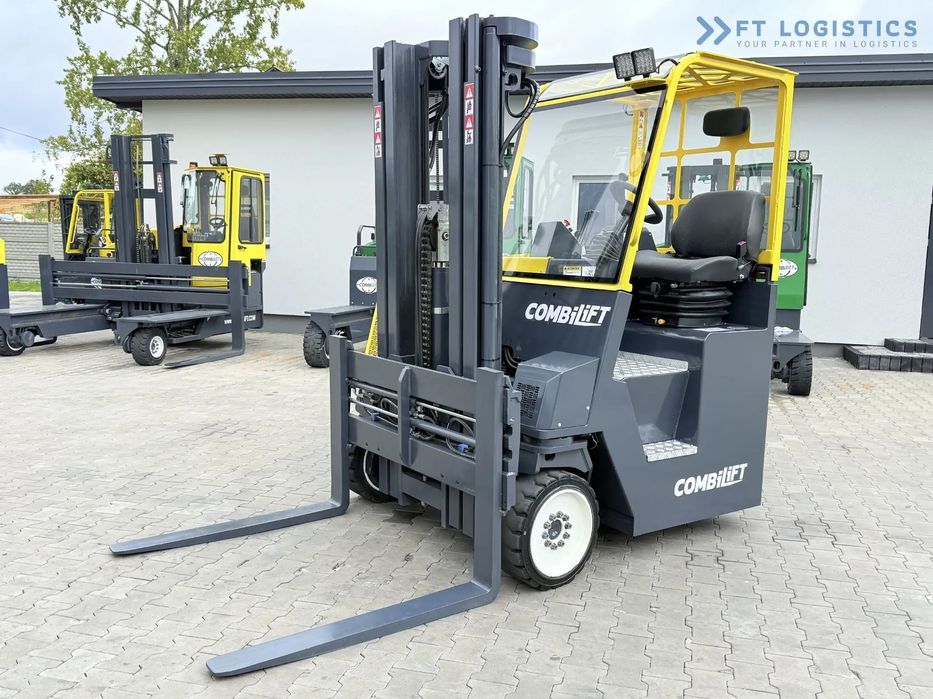 Combilift WÓZEK CZTEROKIERUNKOWY - WIELOKIERUNKOWY / CB4000 / GAS / TRIPLEX 5200MM / WOLNY SKOK / POZYCJONER WIDEŁ / PRZESUW WIDEŁ / STAN IDEALNY / Szeroka oferta wózków czterokierunkowych i bocznych, dopasowanych do różnorodnych potrzeb i zastosowań  COM