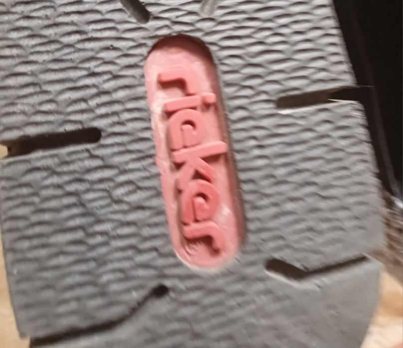 Продам  недорого  полусапожки