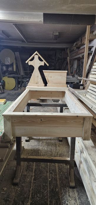 Skrzynia drewniana nagrobek drewniany