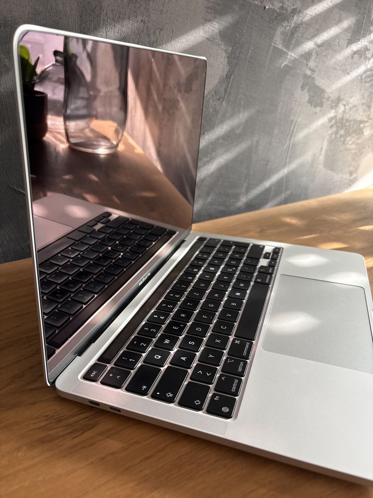 Apple Macbook Pro M1 16gb