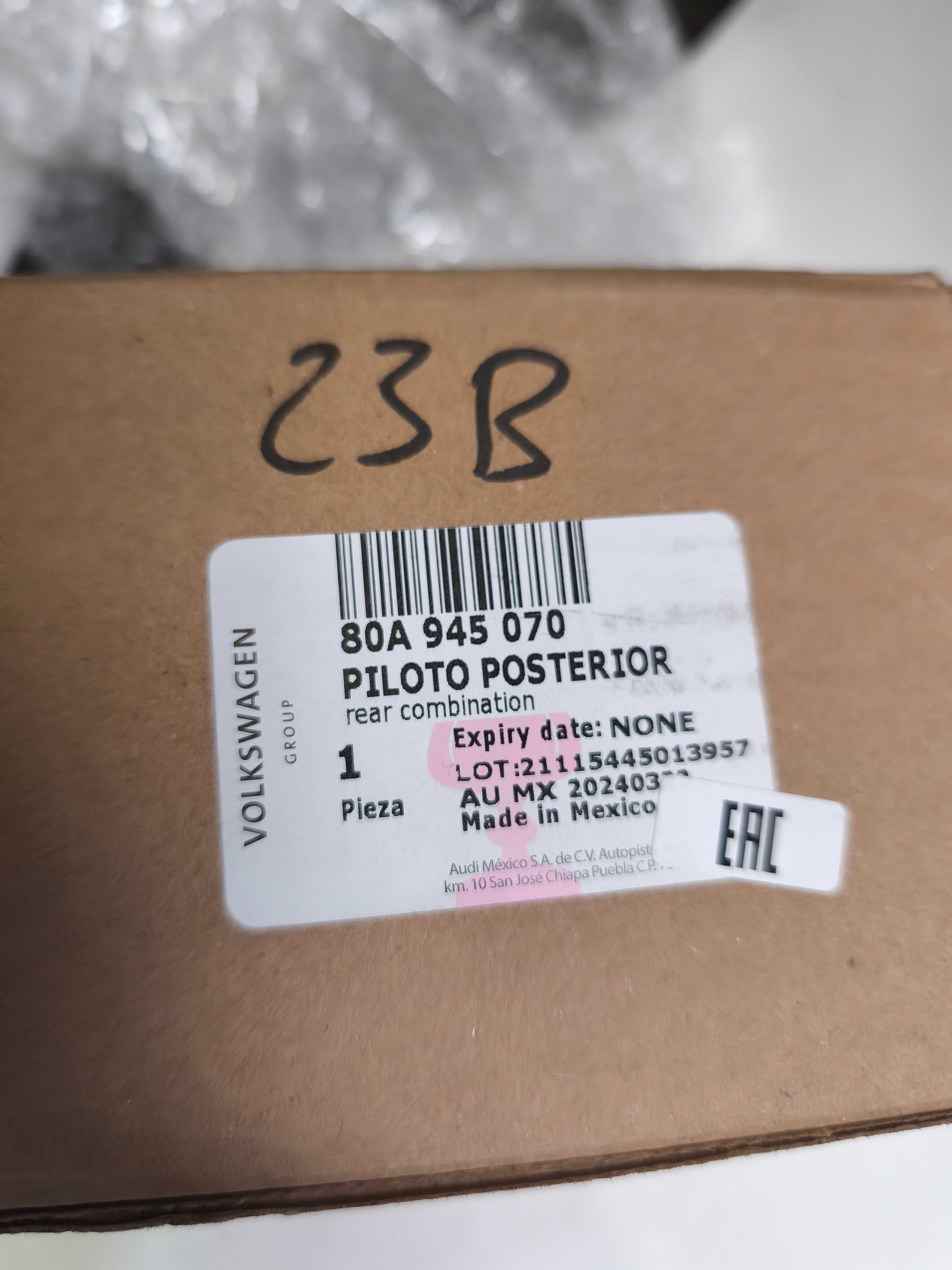Lampa tył w zderzak tylna PRAWA AUDI Q5 II 80A FYB 16-20  ODBLASK R