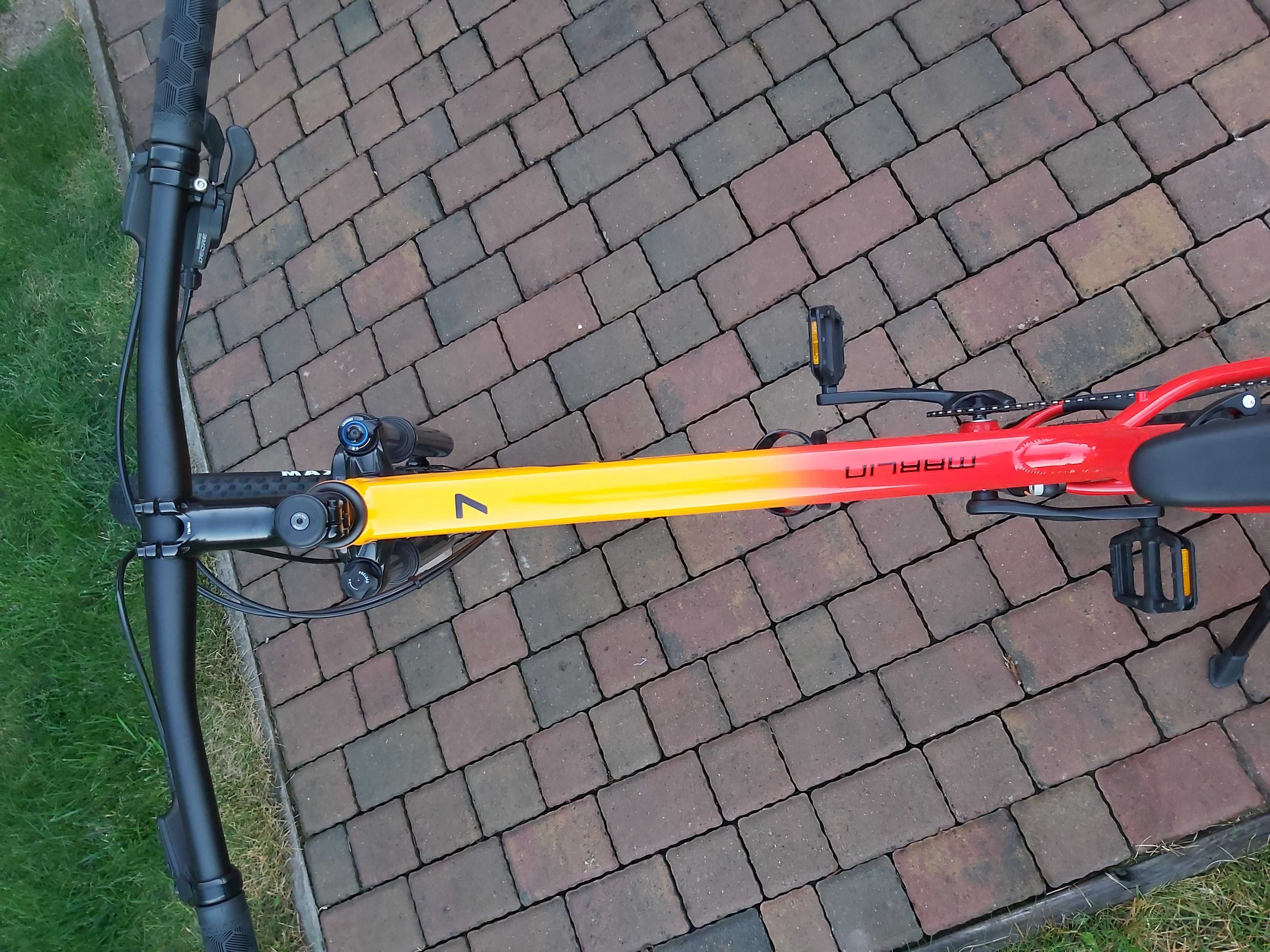 Trek Marlin 7 Gen. 2 XL - Marigold to Radioactive Red Fade