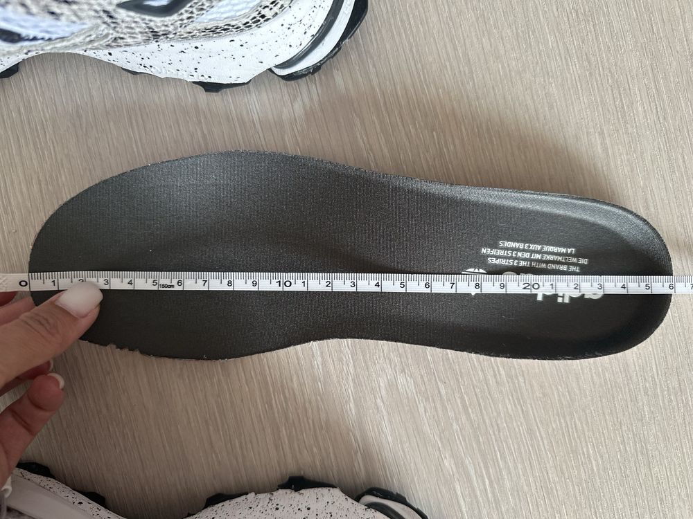 Оригінальні кросівки adidas huperturf 40,5