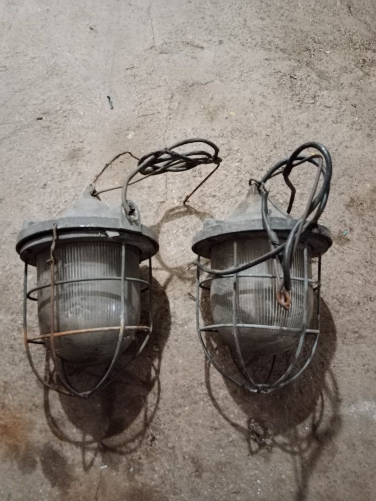 Lampa loft z czasów PRL.