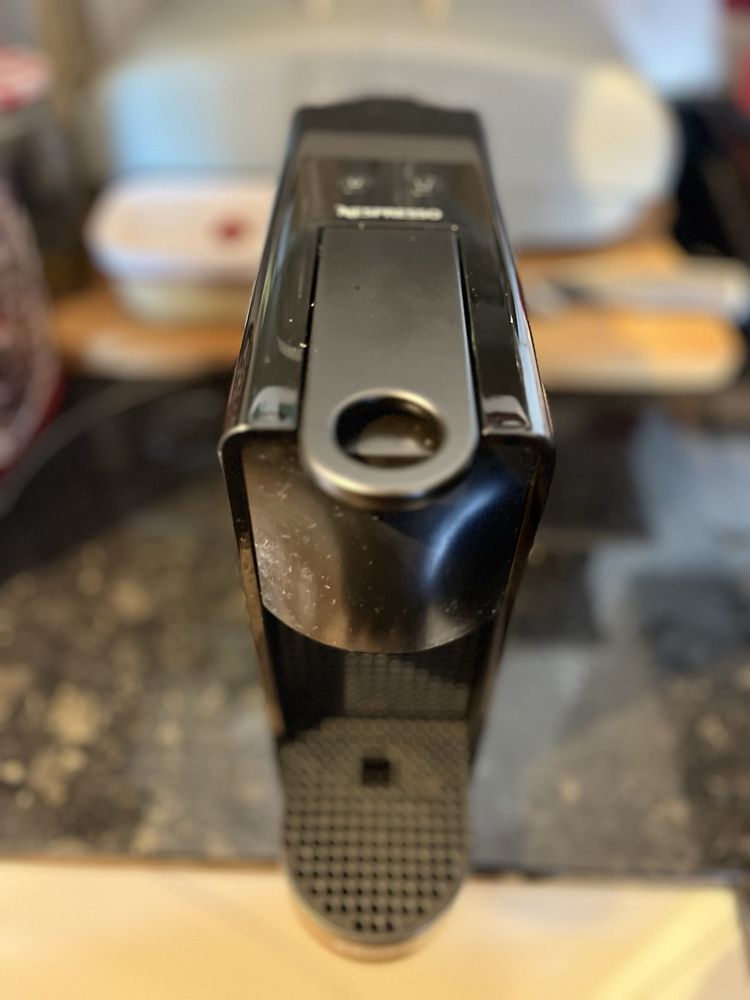 Máquina café Nespresso Essenza Mini