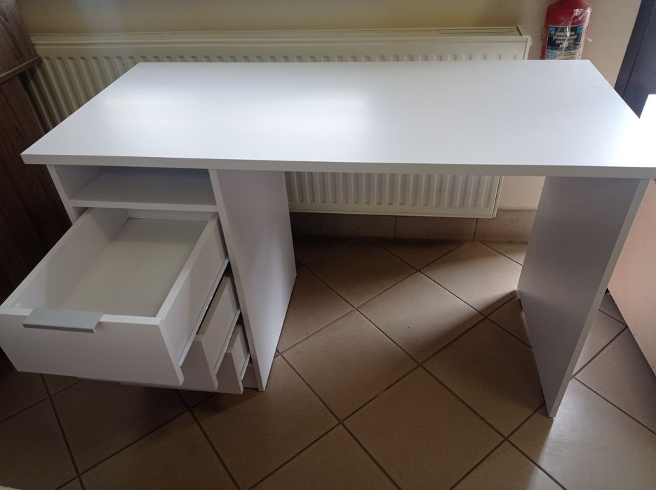 Стіл письмовий з шухлядами