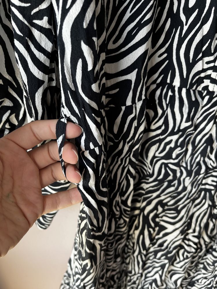 Sukienka midi/maxi zara print zebra rozmiar S