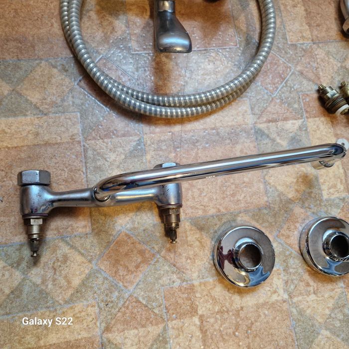 2  baterie  kuchenna  i łazienkowa *kółka obrotowe ..plus COŚ gratis