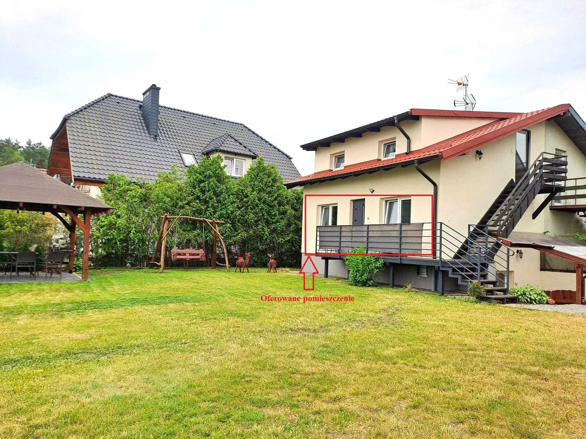 Pomieszczenie z balkonem z widokiem na JEZIORO!