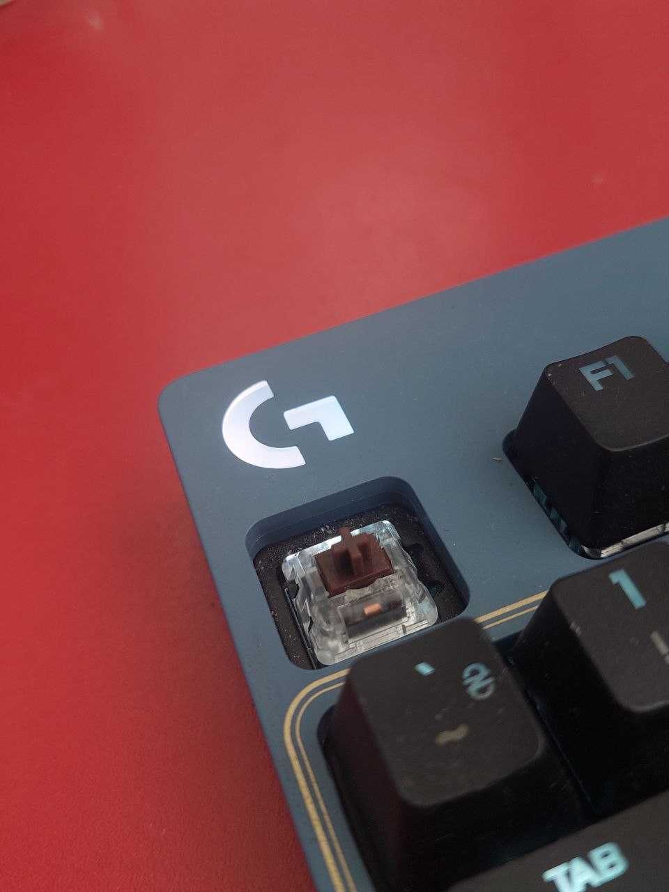 Клавіатура Logitech G Pro League of Legends Edition