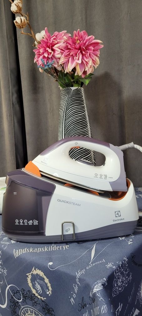 Утюг Electrolux EDBS3350 парогенератор