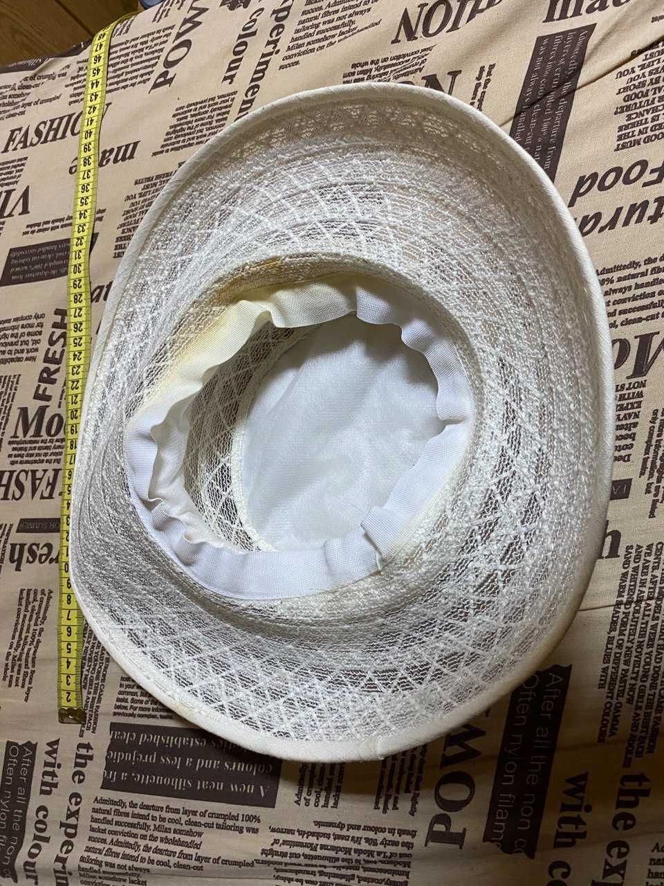 Шляпа белая с широкими полями