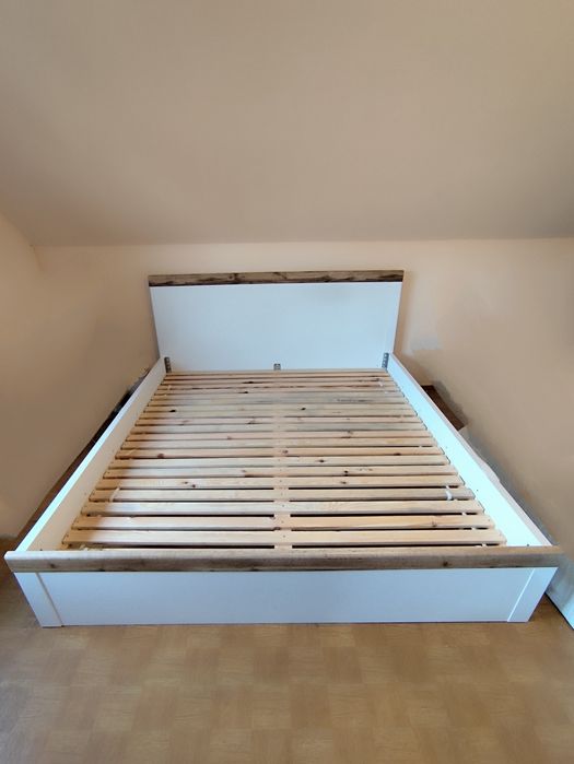 Łóżko 180x200 z stelażem i materacem