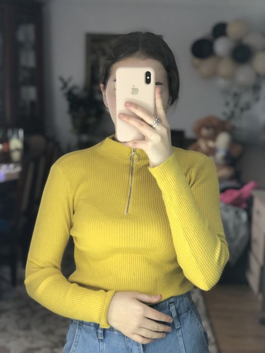 кофта жовта,на застібку, в рубчик