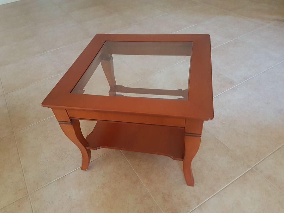 Mesa de canto em cerejeira