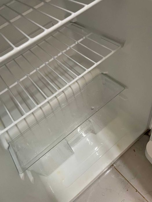 Mini frigorífico em perfeito funcionamento