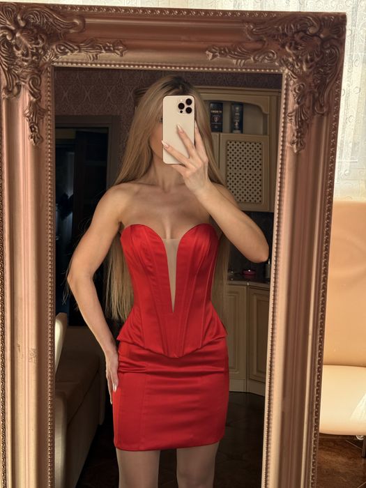 Комплект з корсету та спідниці