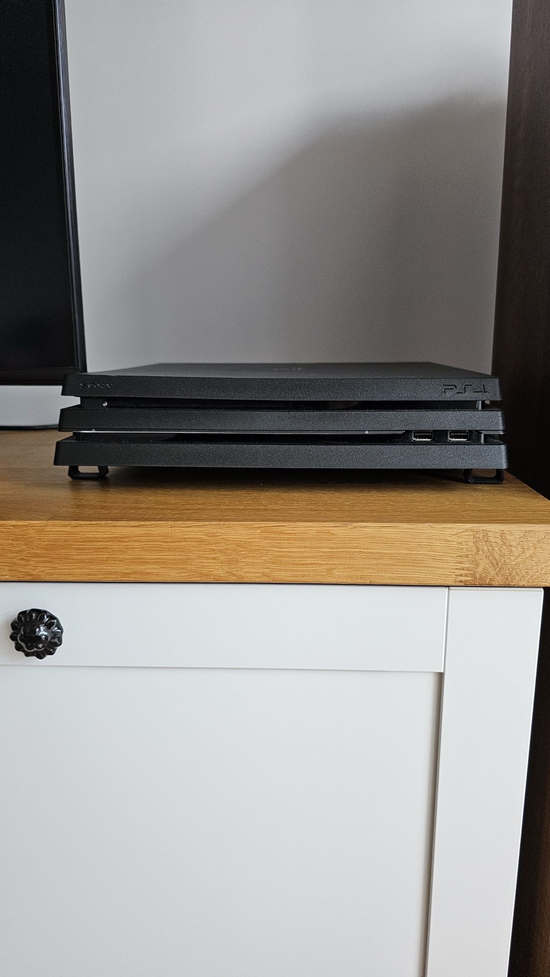 Sprzedam PS 4 Pro