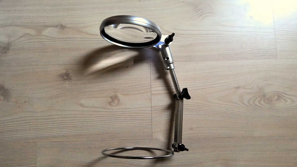 Szkło powiększające do szycia z lampką LED