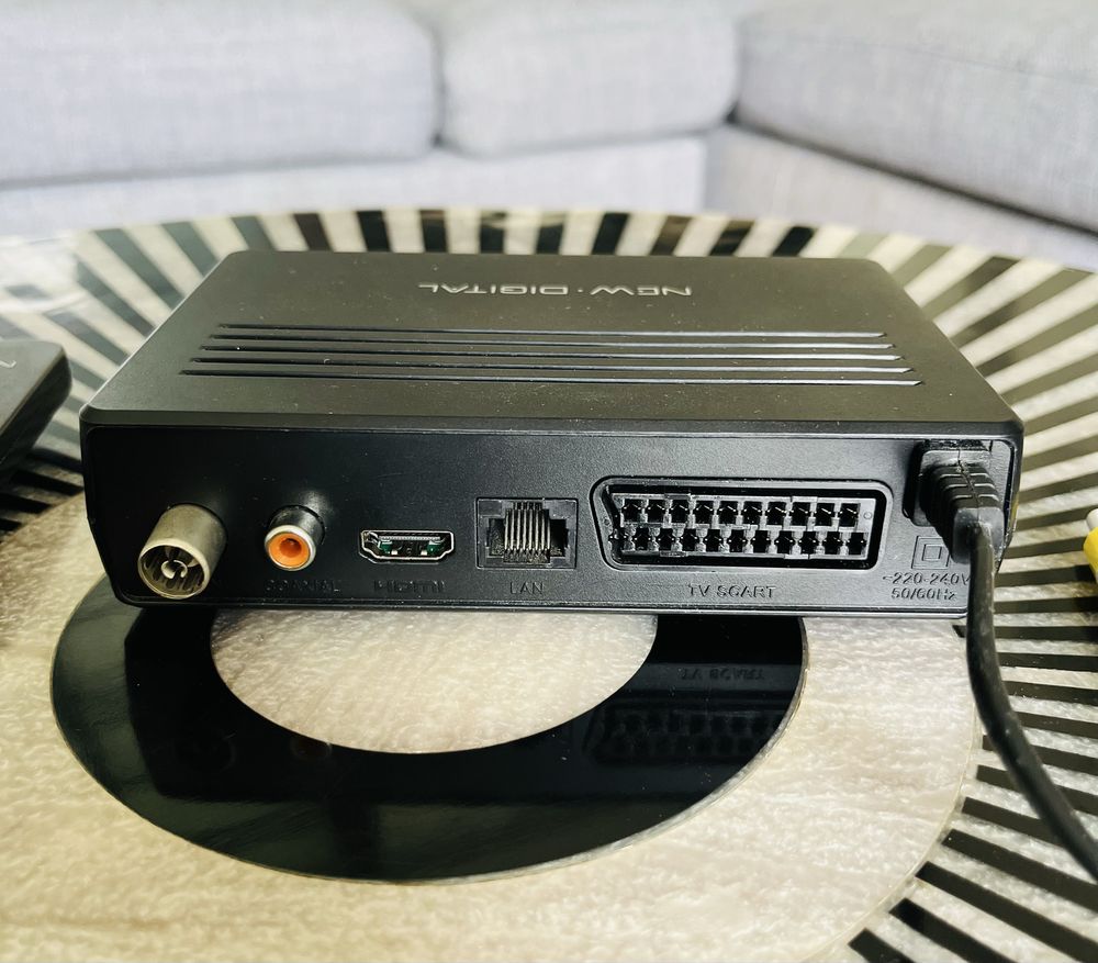 Dekoder, tuner telewizji DVB T2 jak nowy