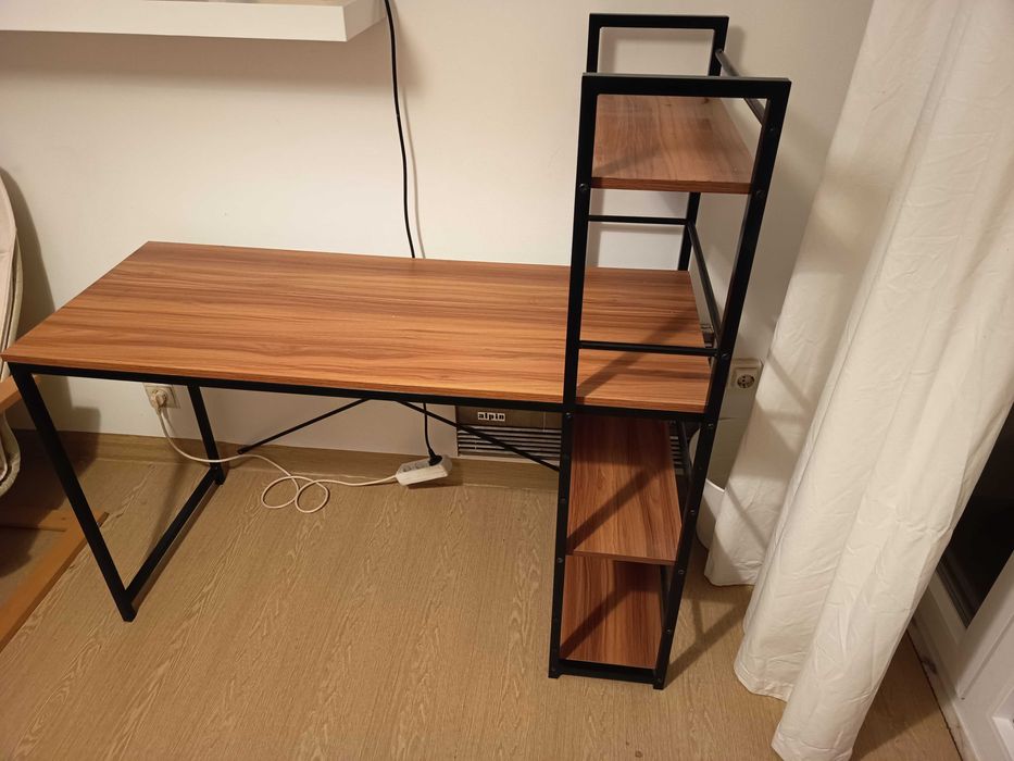 Secretária com estante