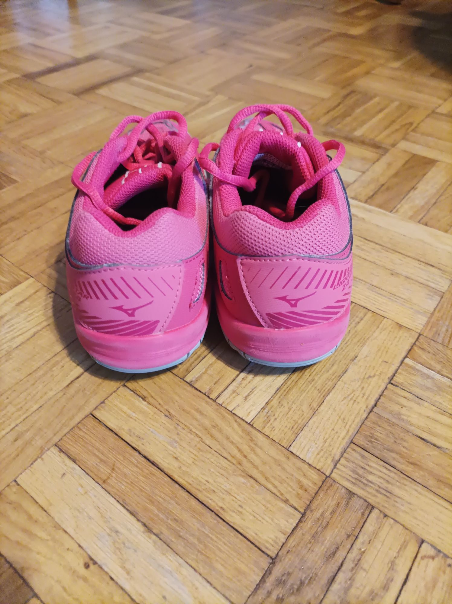 Mizuno Lightning star Z4