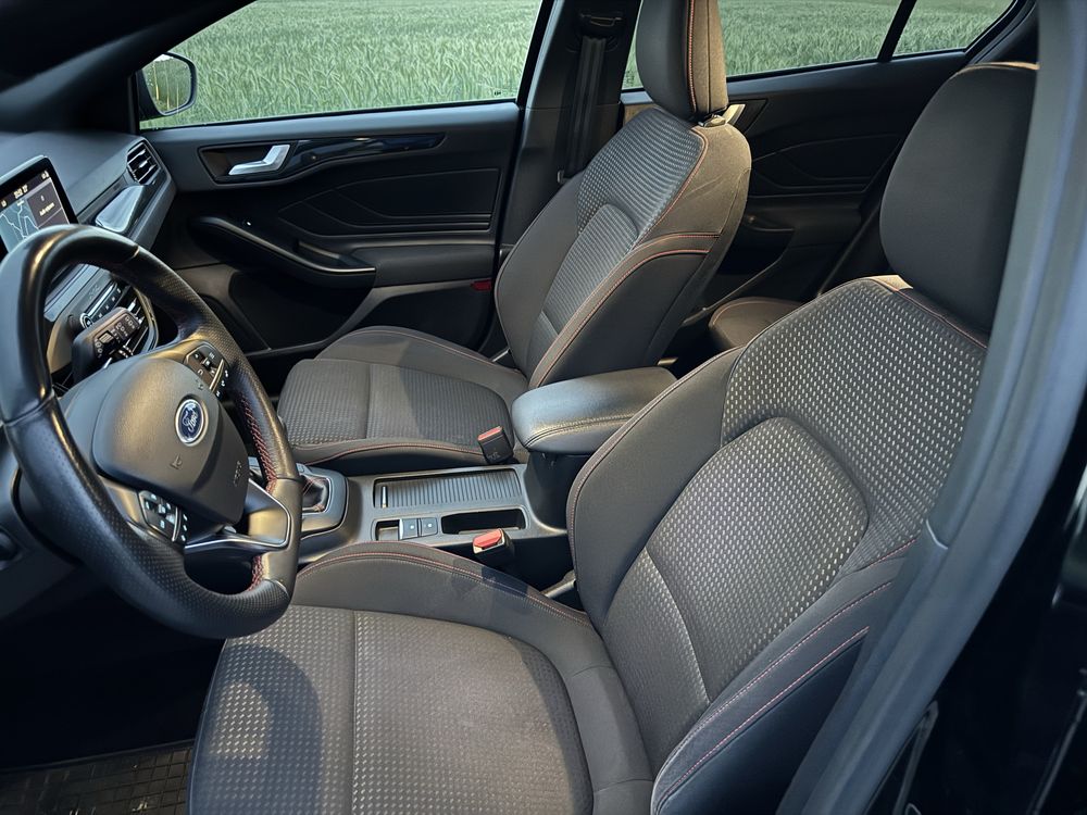 Ford Focus MK4 ST LINE