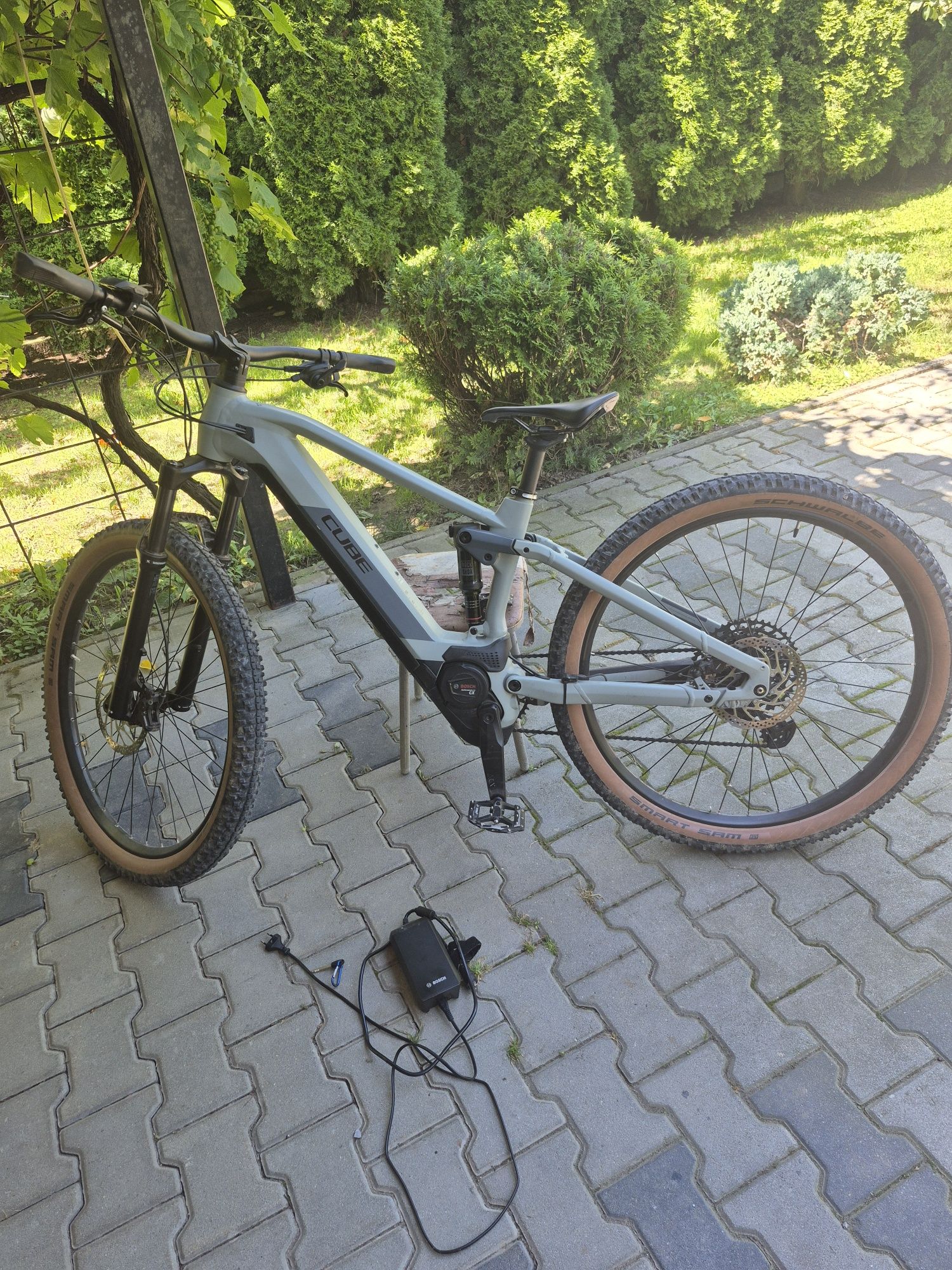 Rower elektryczny Cube stereo pro 120