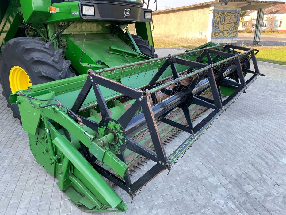 Комбайн John Deere 1072