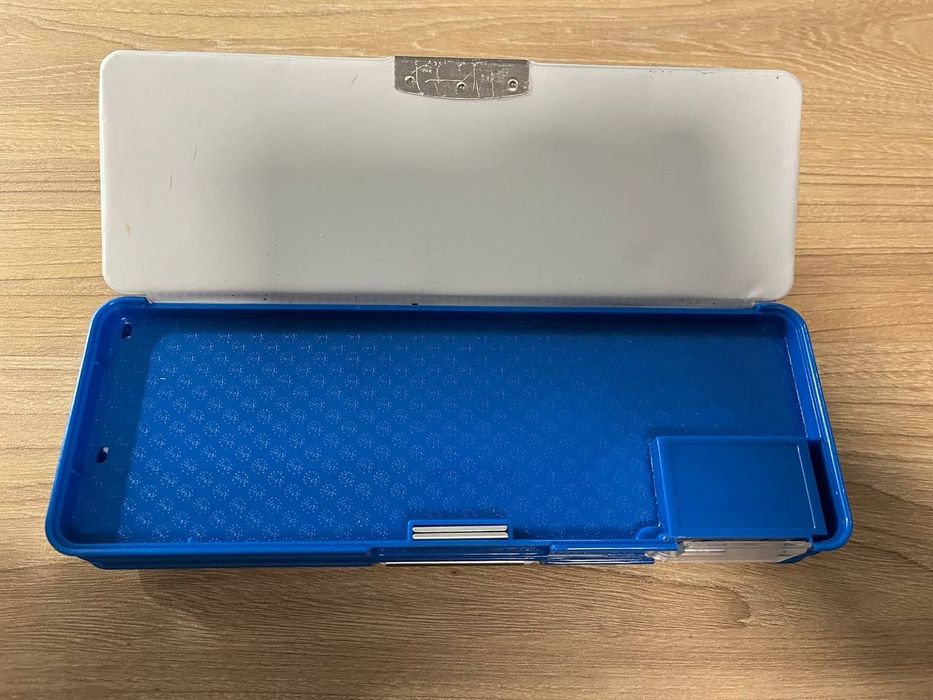 Пенал школьный твердый