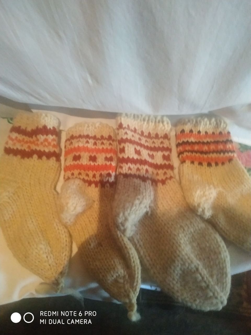 Шкарпетки-капці із натуральної овечої шерсті ручної роботи.